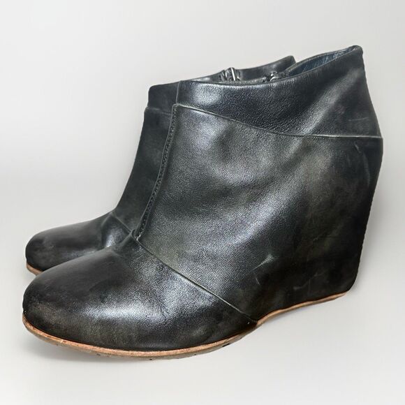 UGG Carmine Black Leather Wedge Ankle Boots Booties Women's 8 - Picture 1 of 15